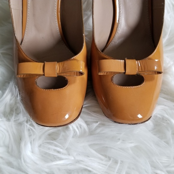 Chloe Patent Leather Bow Front Camel Pumps - Picture 2 of 8